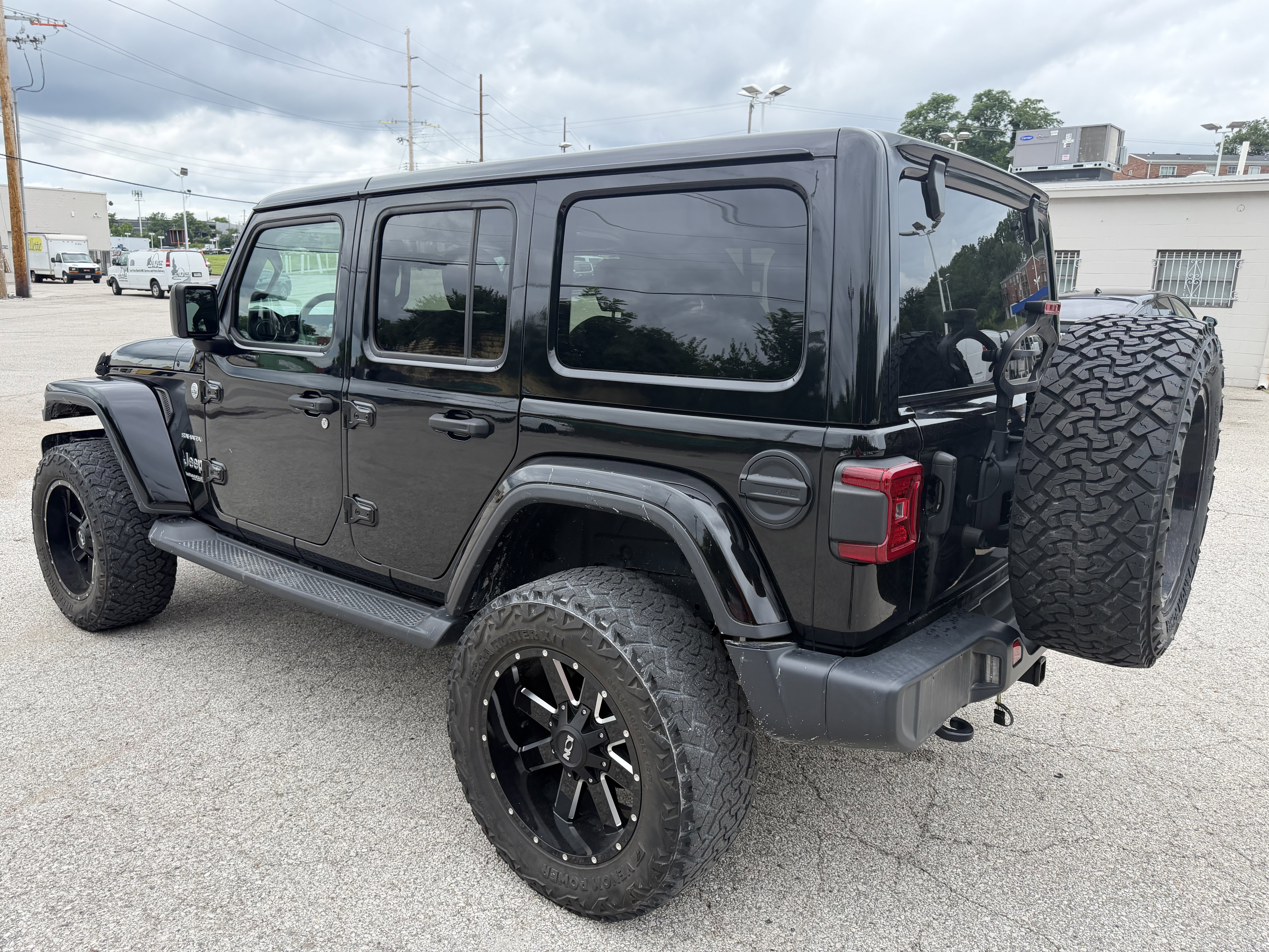 Used 2020 Jeep Wrangler Unlimited Sahara w/ Dual Top Group AWD/4WD image 5
