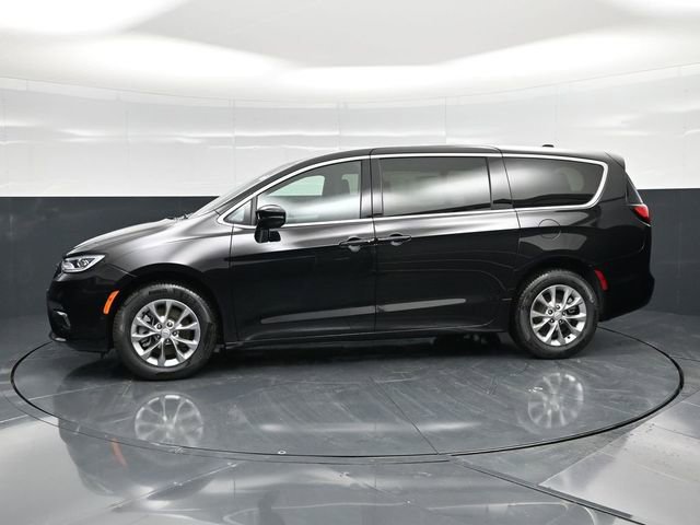 New 2026 Chrysler Pacifica Select image 5