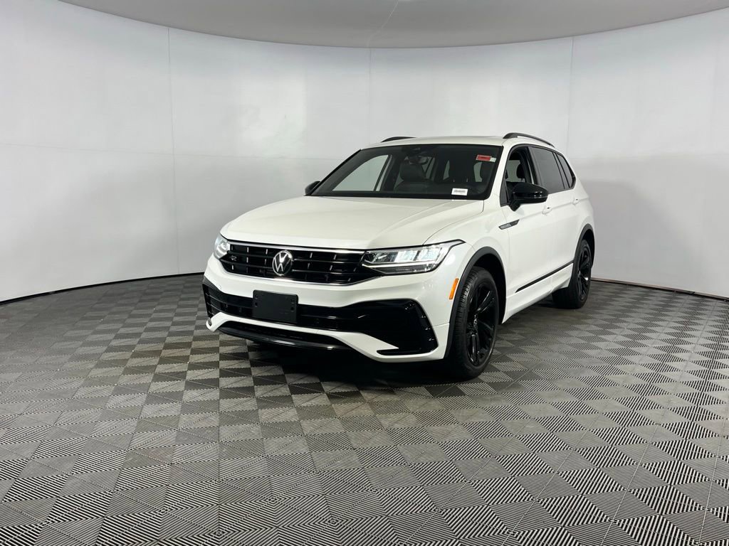 Used 2023 Volkswagen Tiguan SE R-Line image 3