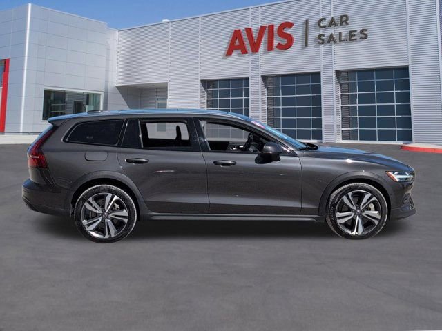Used 2025 Volvo V60 B5 Cross Country Plus AWD/4WD image 5