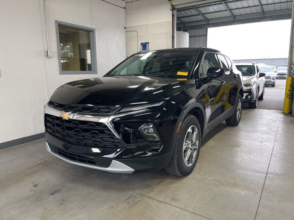 Used 2023 Chevrolet Blazer LT image 1