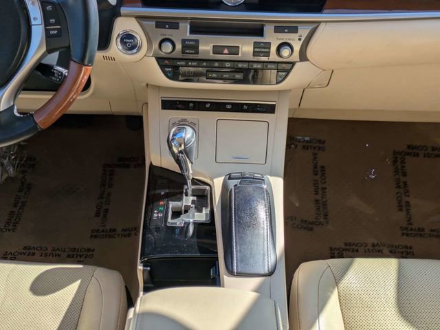Used 2013 Lexus ES 300h w/ Luxury Pkg image 17
