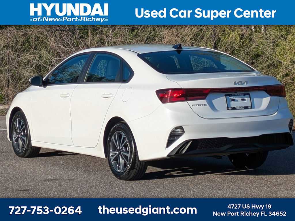 Used 2024 Kia Forte LXS w/ LXS Technology Package image 3