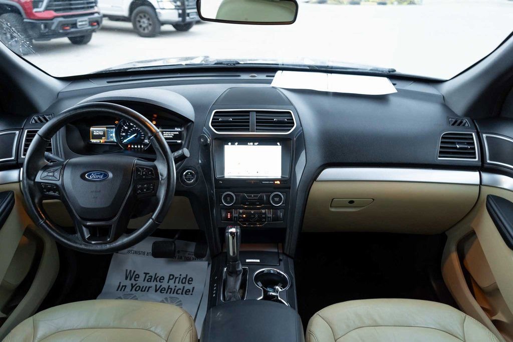 Used 2017 Ford Explorer XLT w/ Equipment Group 202A image 14