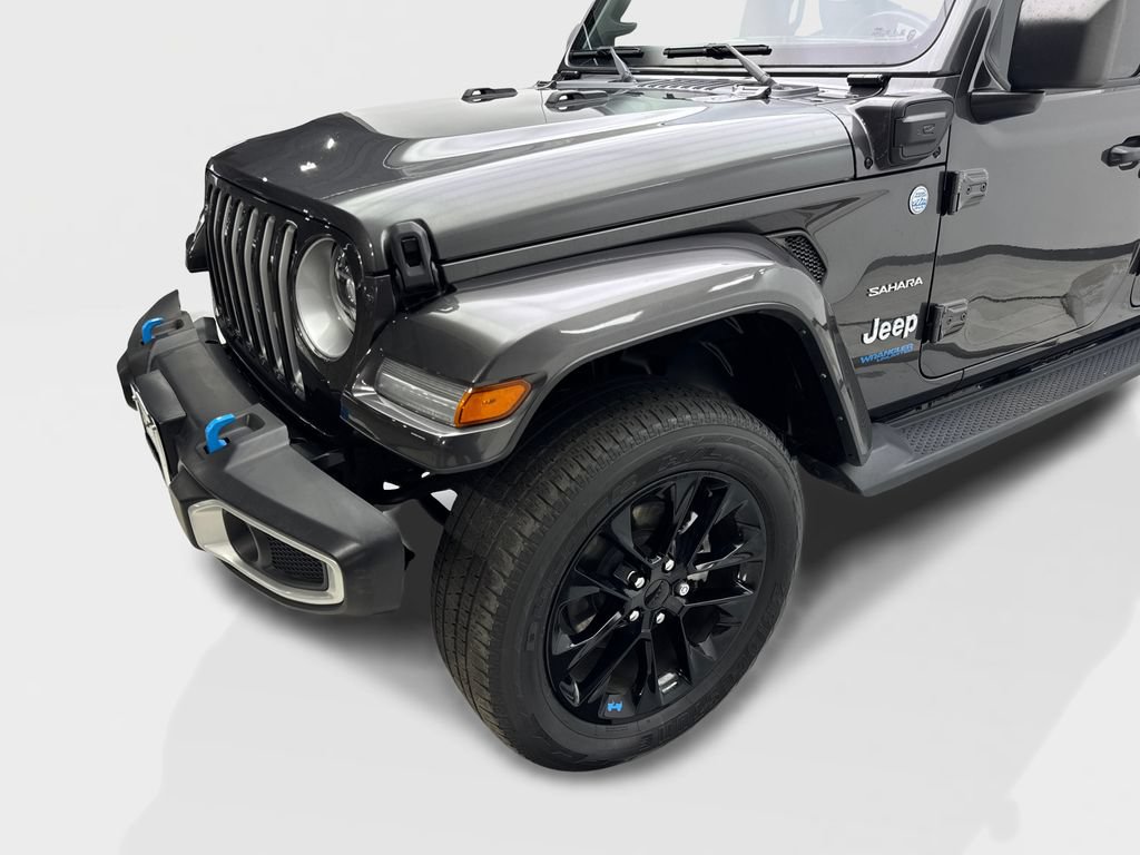 Used 2022 Jeep Wrangler Unlimited Sahara w/ Cold Weather Group AWD/4WD image 19