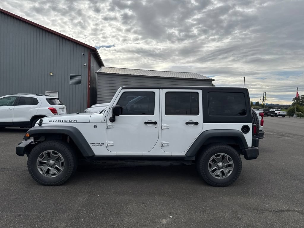 Used 2016 Jeep Wrangler Unlimited Rubicon w/ Connectivity Group AWD/4WD image 12