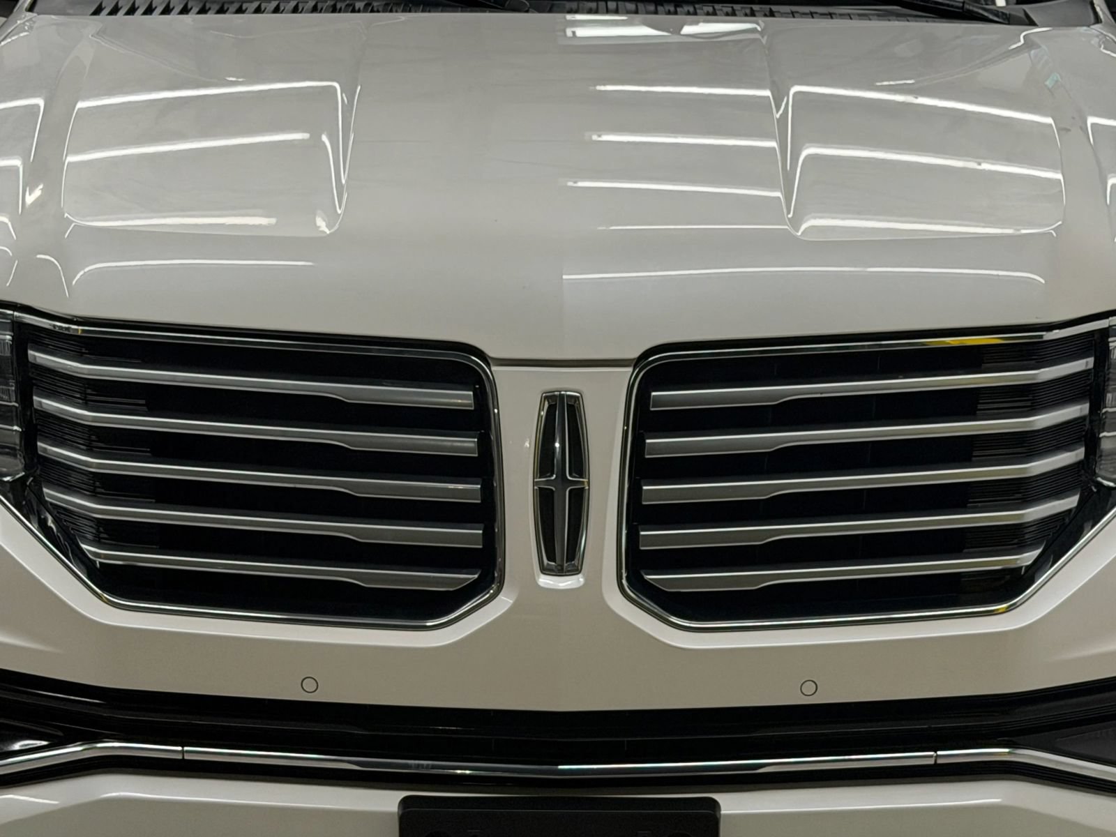 Used 2017 Lincoln Navigator Select AWD/4WD image 5