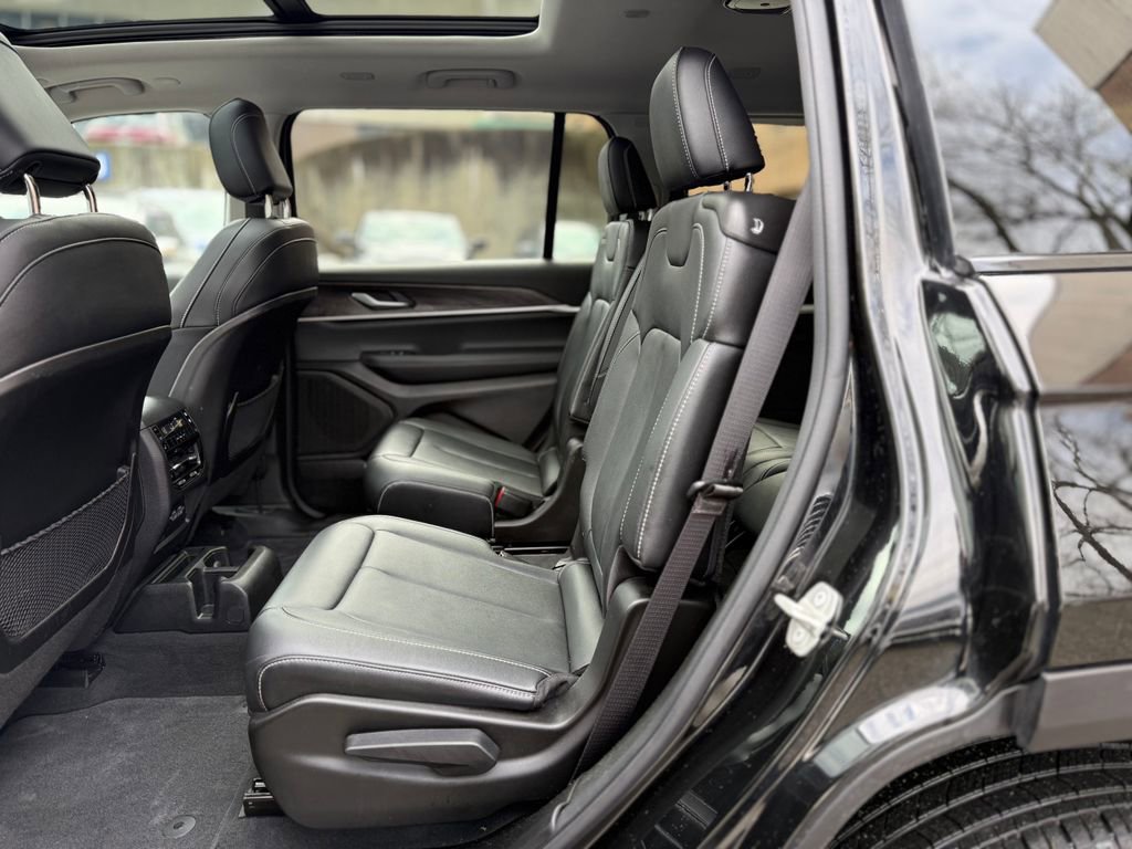Used 2023 Jeep Grand Cherokee L Limited image 19