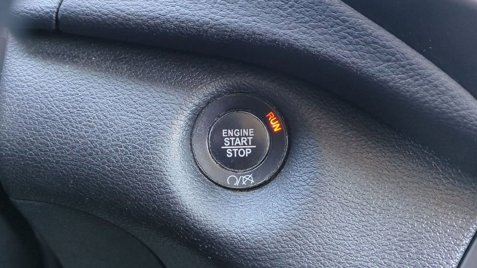 Used 2020 Jeep Cherokee Limited image 28