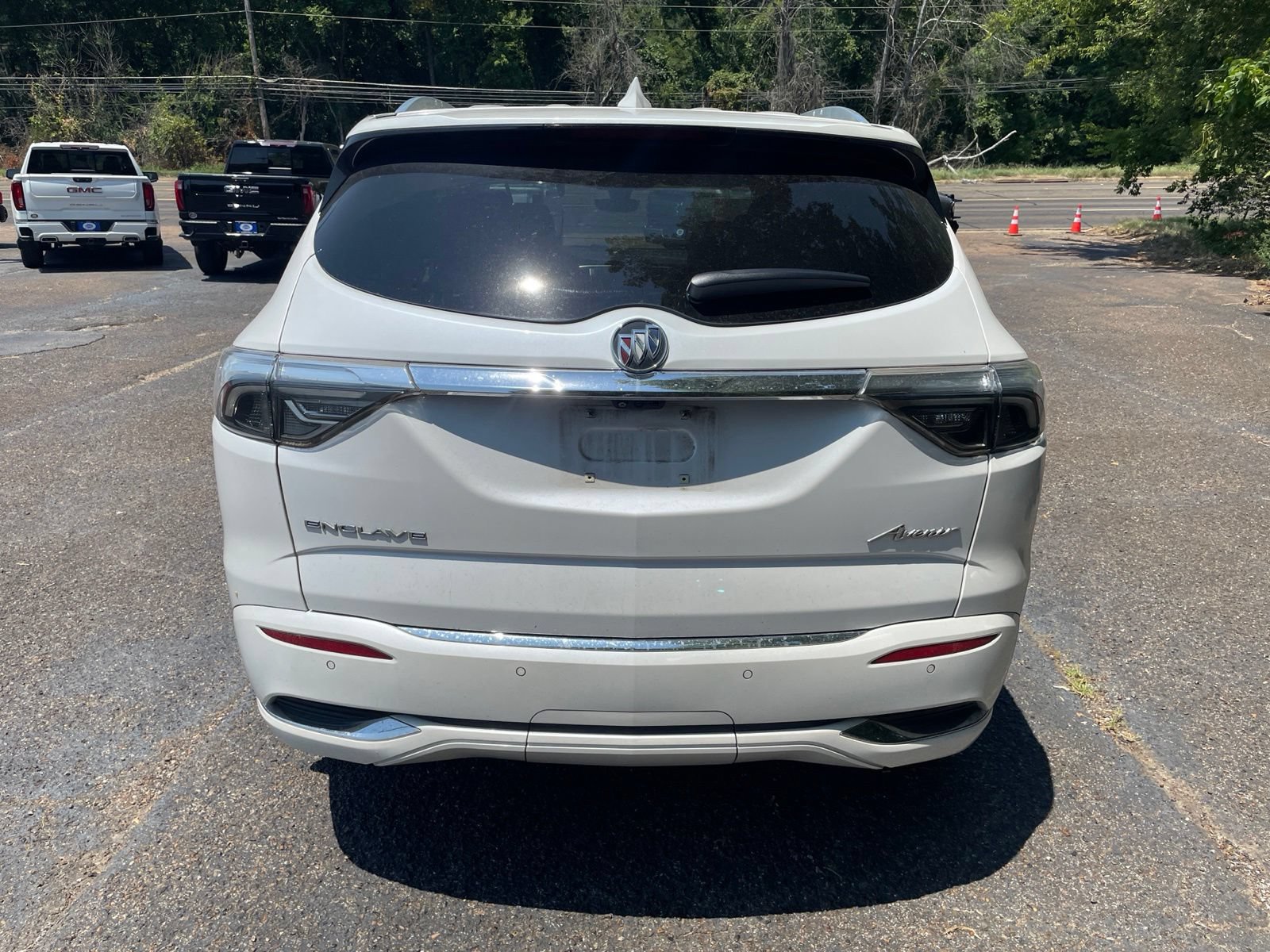 Used 2022 Buick Enclave Avenir w/ Avenir Technology Package FWD image 5