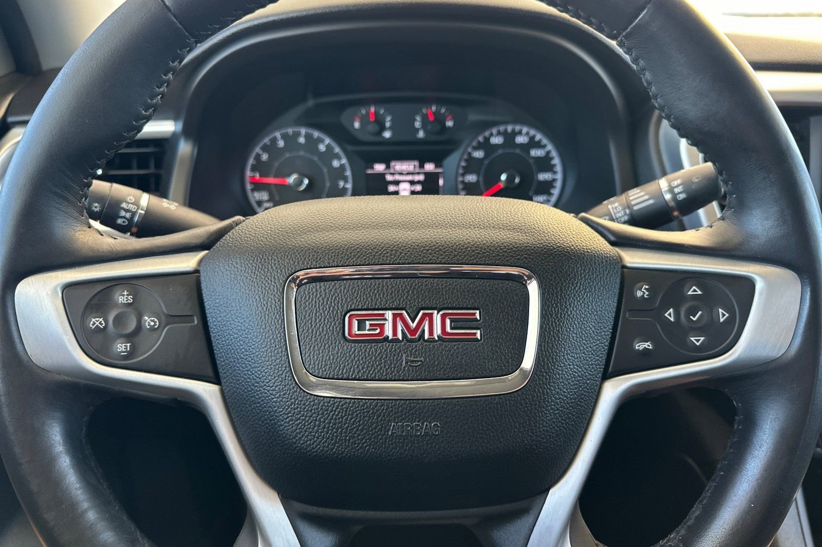 Used 2018 GMC Acadia SLE FWD image 23