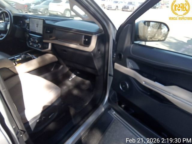 Used 2024 Ford Expedition Limited image 17