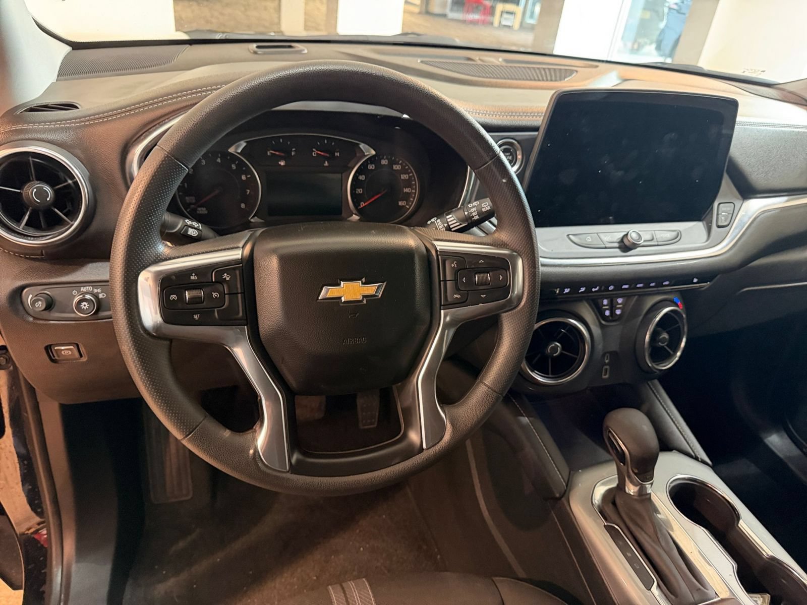 Used 2025 Chevrolet Blazer LT FWD image 28