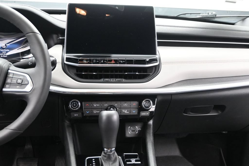 Used 2024 Jeep Compass Limited AWD/4WD image 28
