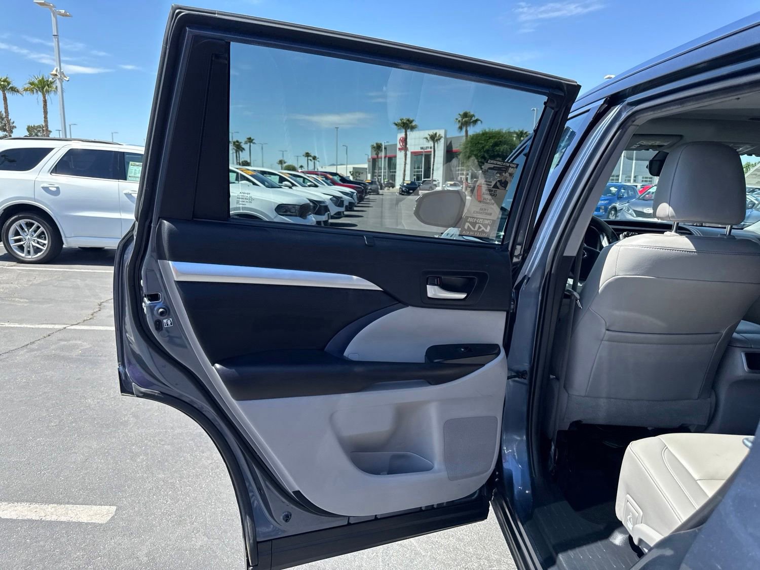Used 2019 Toyota Highlander XLE FWD image 21