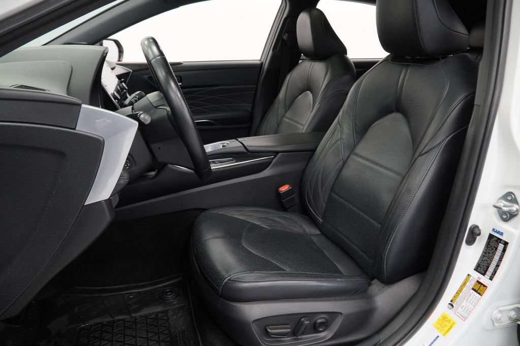 Used 2021 Toyota Avalon Limited w/ Advanced Safety Package FWD image 16