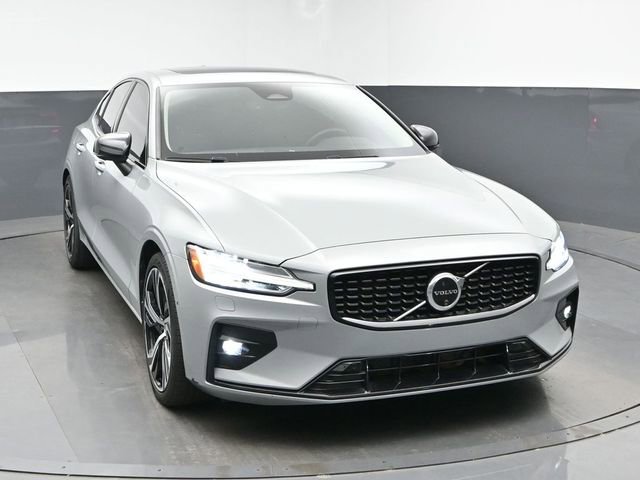 Used 2025 Volvo S60 B5 Plus FWD image 2