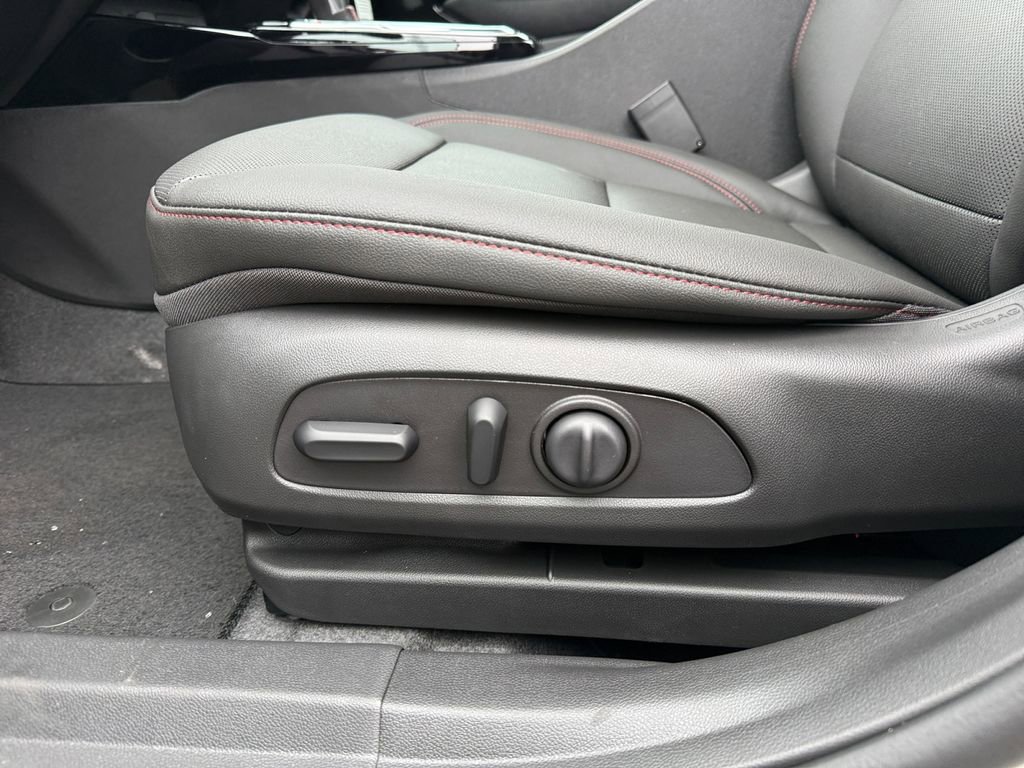 New 2026 Chevrolet Trax RS w/ Sunroof Package image 17