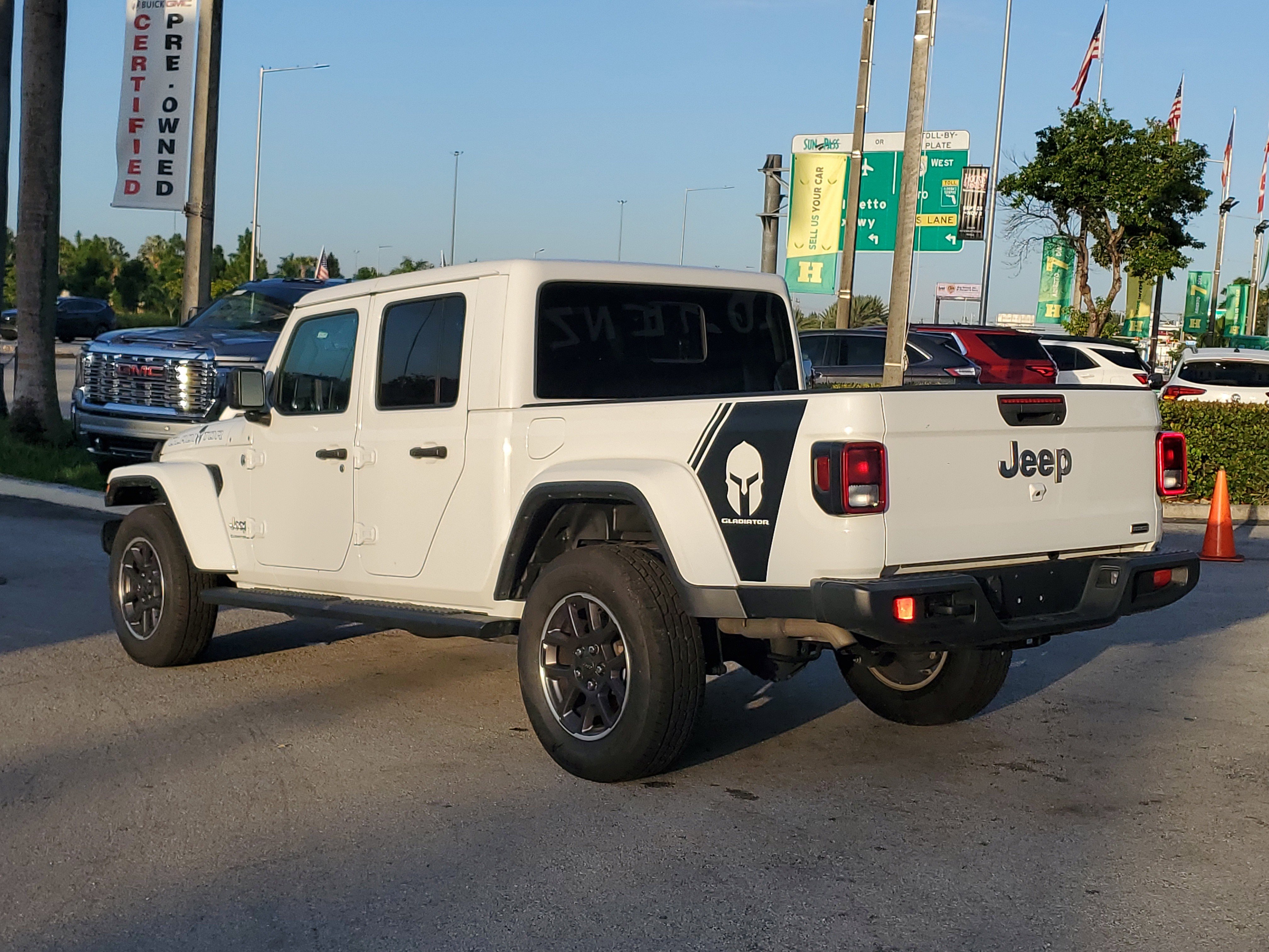 Used 2023 Jeep Gladiator Overland image 7
