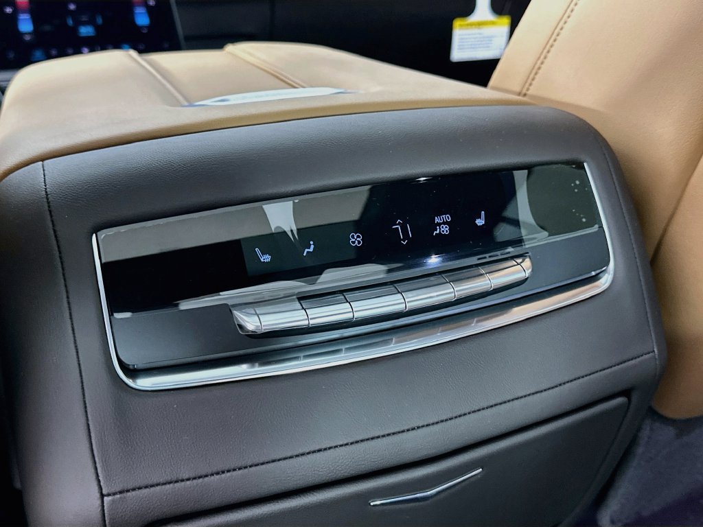 New 2026 Cadillac Escalade Luxury w/ LPO, Radiant Package AWD/4WD image 34