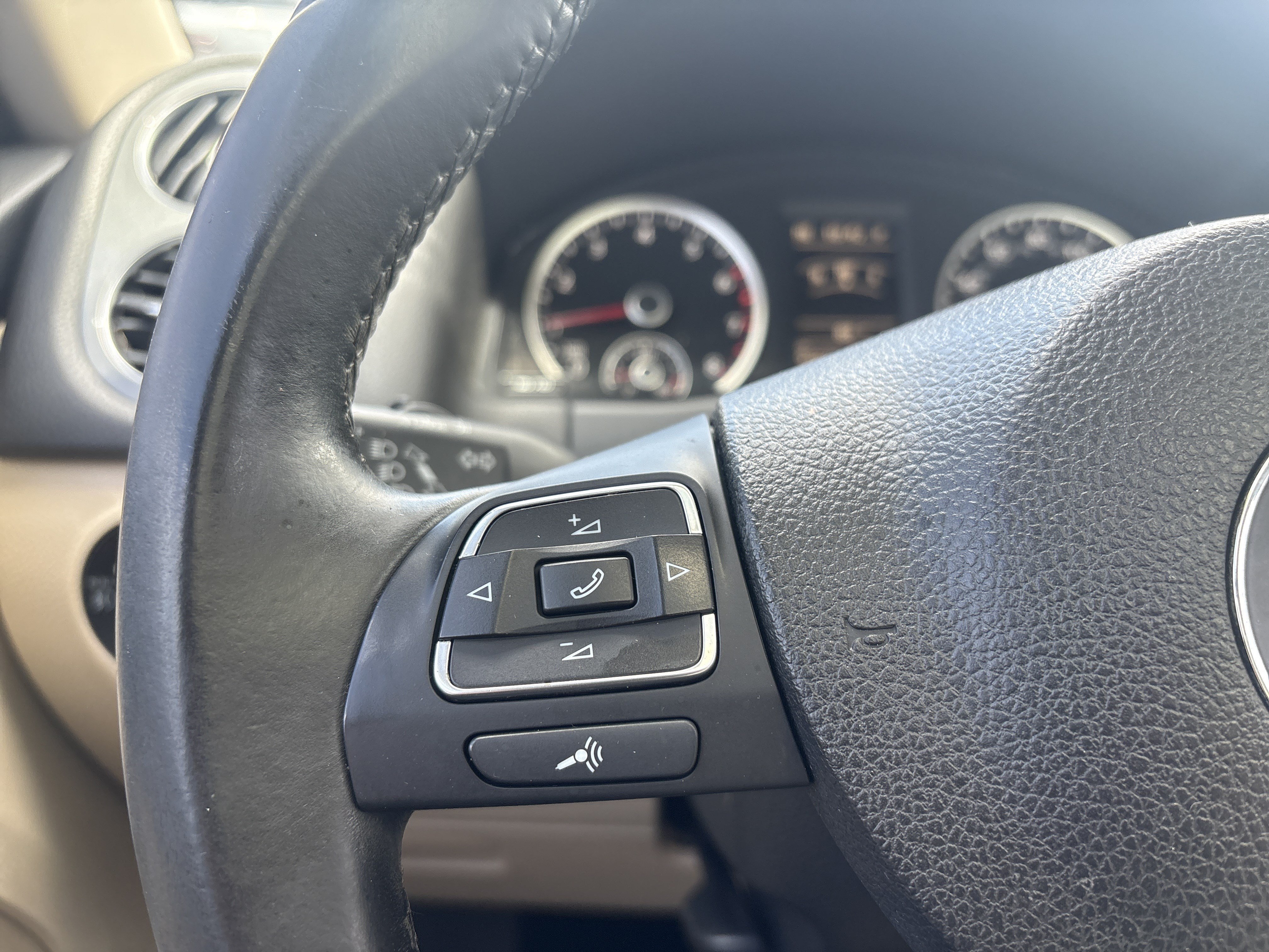 Used 2015 Volkswagen Tiguan SEL AWD/4WD image 8