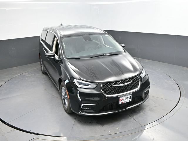 Used 2024 Chrysler Pacifica Limited FWD image 44