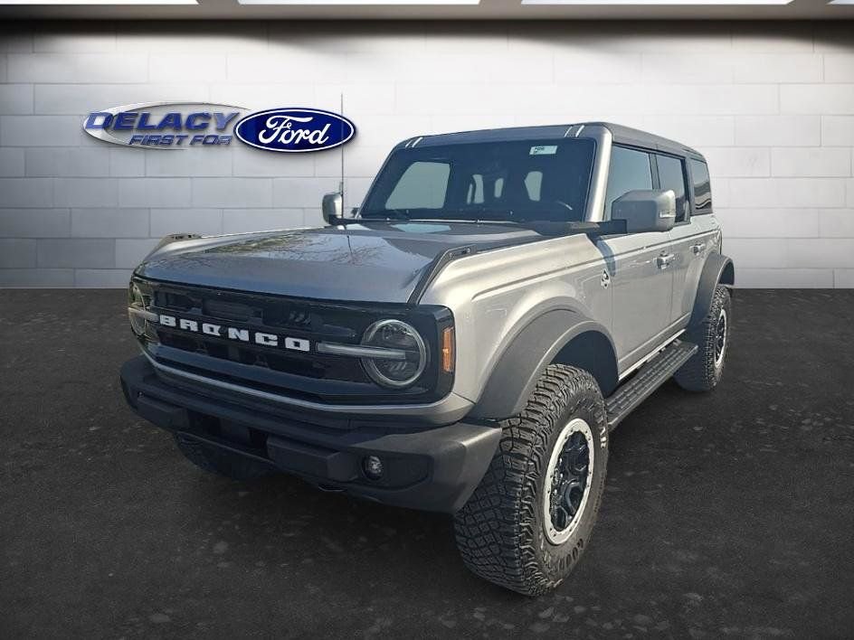 Used 2023 Ford Bronco Outer Banks w/ Sasquatch Package AWD/4WD image 1