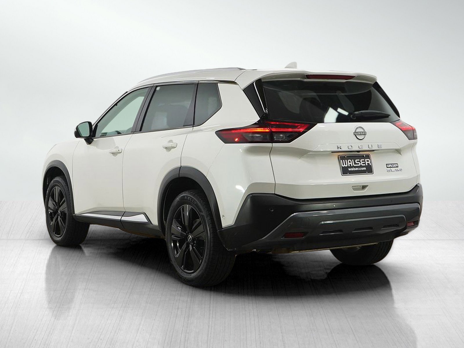 Used 2023 Nissan Rogue SL w/ SL Premium Package AWD/4WD image 3
