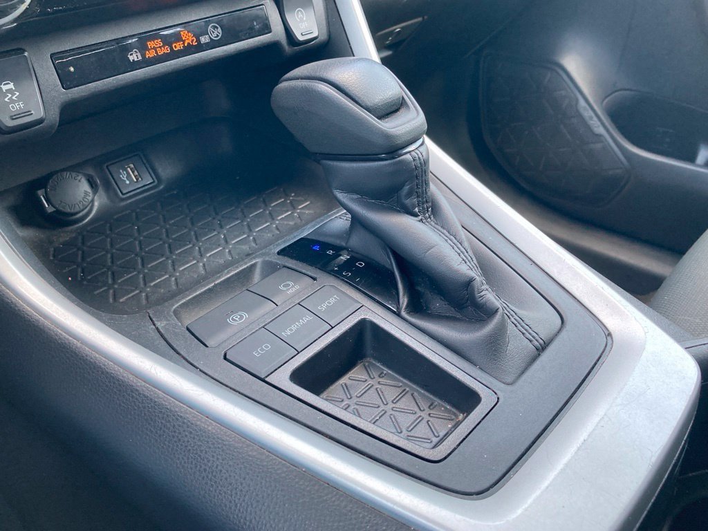 Certified 2025 Toyota RAV4 XLE FWD image 27
