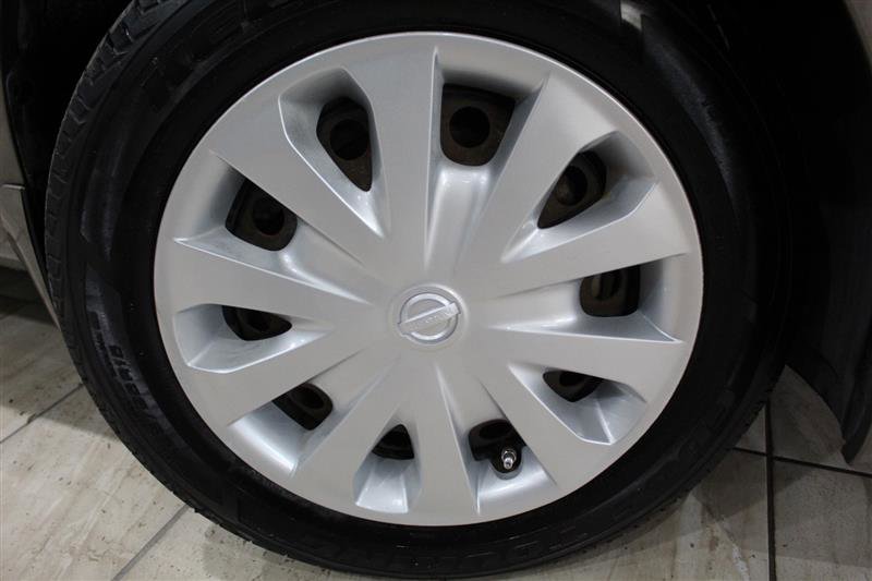 Used 2015 Nissan Versa SV FWD image 12