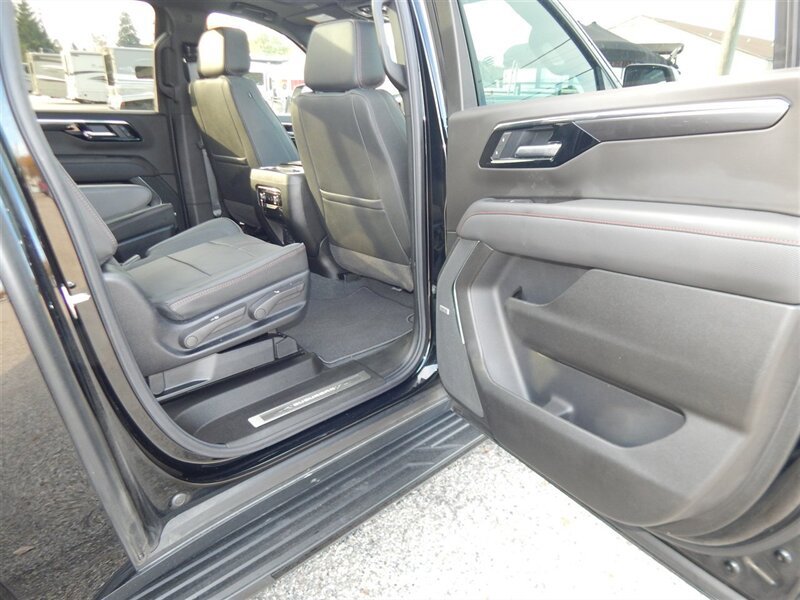Used 2026 Chevrolet Suburban RST w/ RST Capability Package AWD/4WD image 15