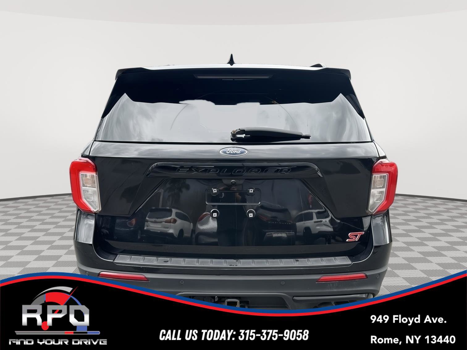 Used 2020 Ford Explorer ST w/ Premium Technology Package image 4