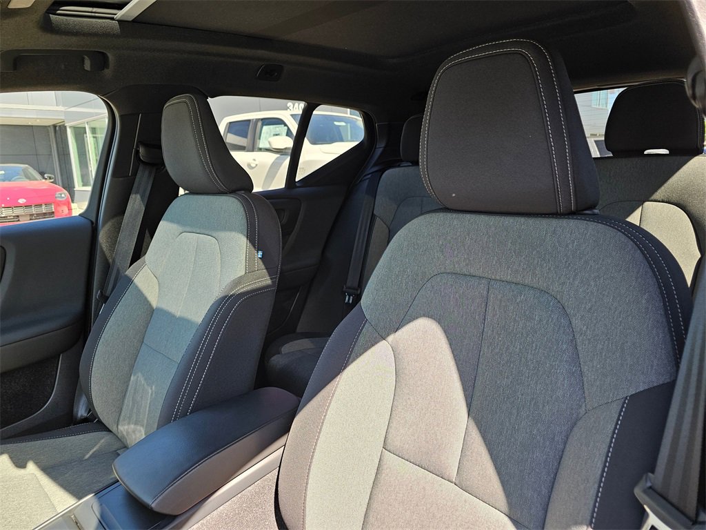 Used 2025 Volvo XC40 B5 Core image 17