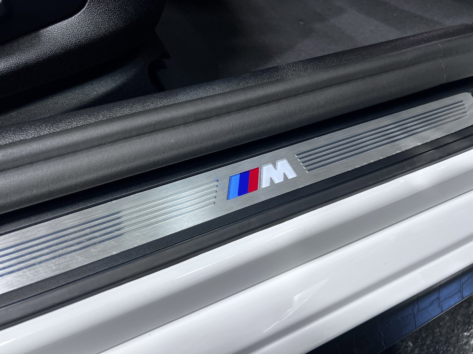 Used 2020 BMW 530e w/ M Sport Package RWD image 27
