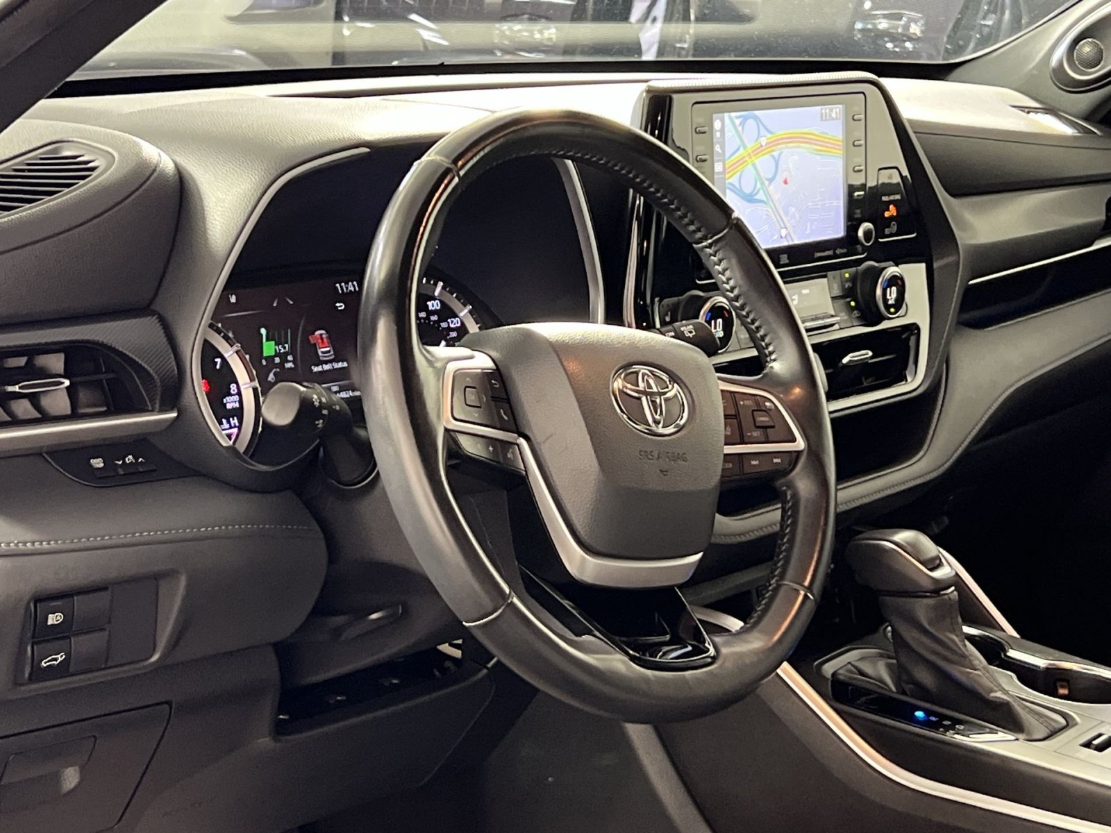 Used 2022 Toyota Highlander XSE AWD/4WD image 17