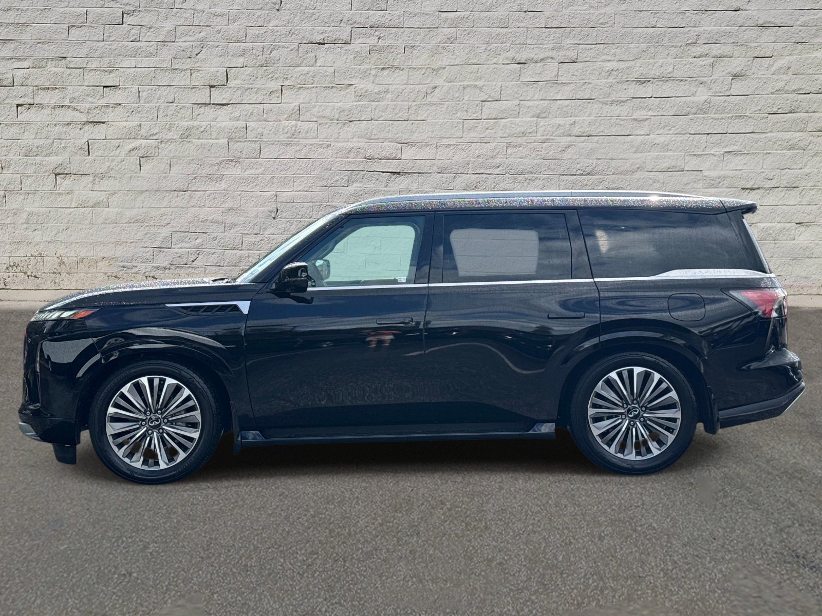 Used 2026 INFINITI QX80 Luxe w/ Cargo Package AWD/4WD image 2