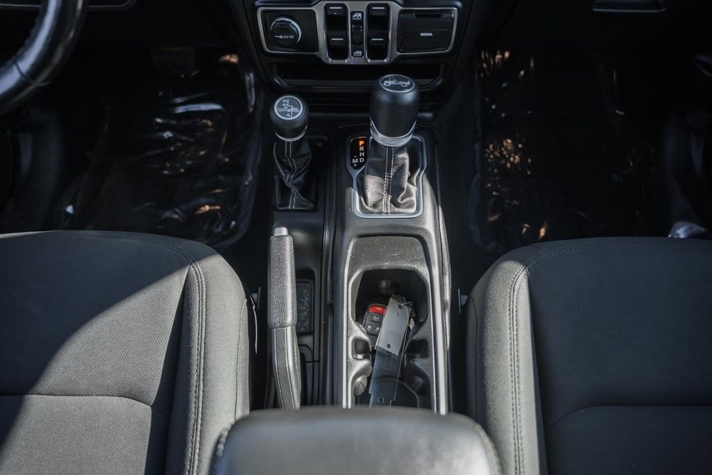 Used 2020 Jeep Wrangler Unlimited Sahara image 29