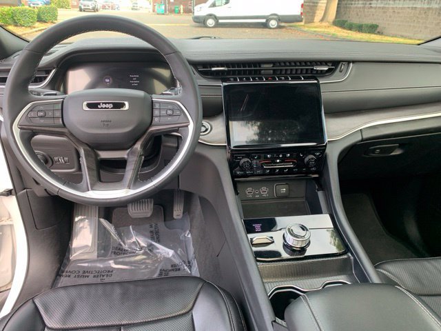 Used 2024 Jeep Grand Cherokee Limited w/ Luxury Tech Group II AWD/4WD image 18