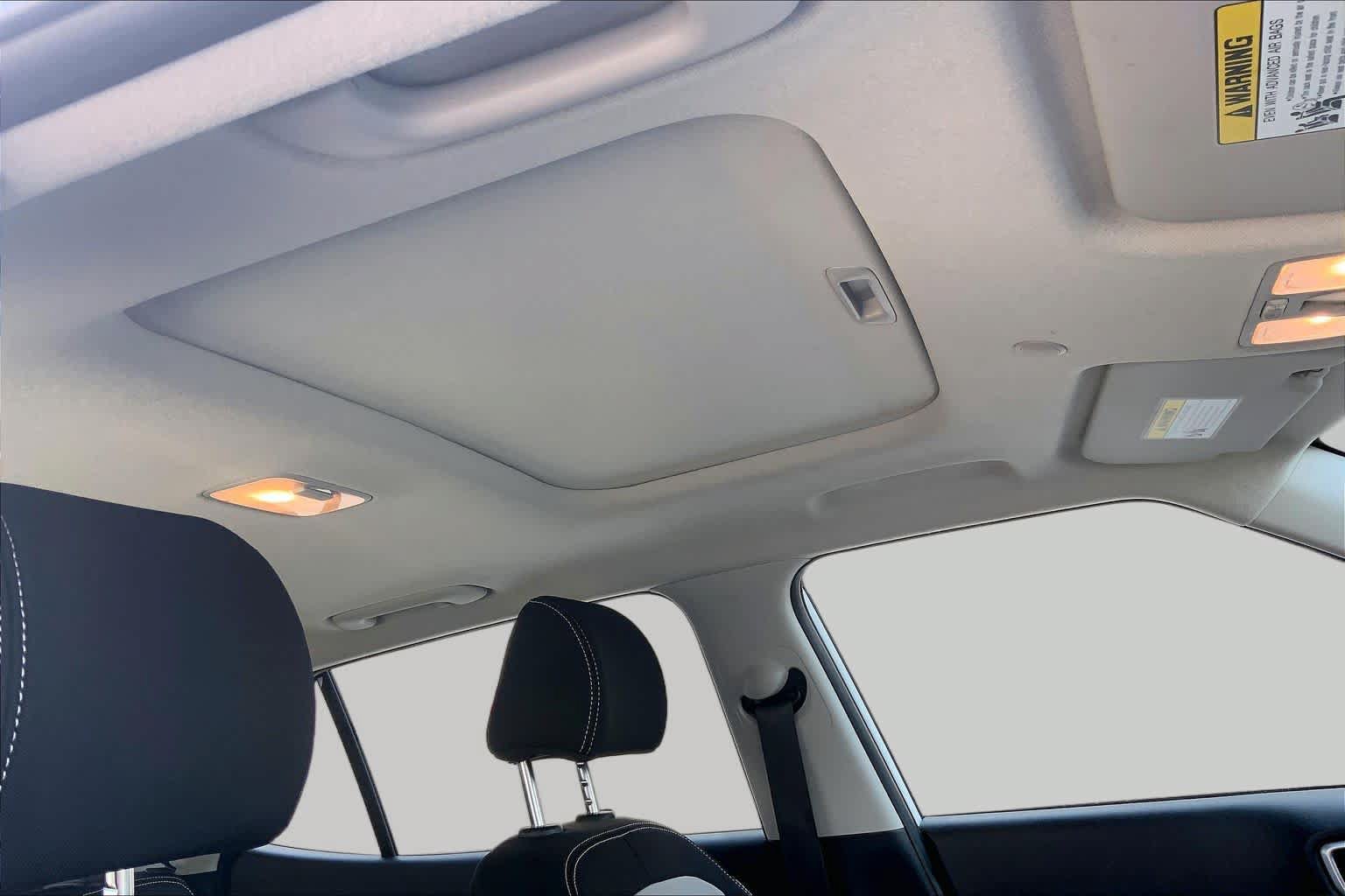 Certified 2025 Hyundai Venue SEL FWD image 13