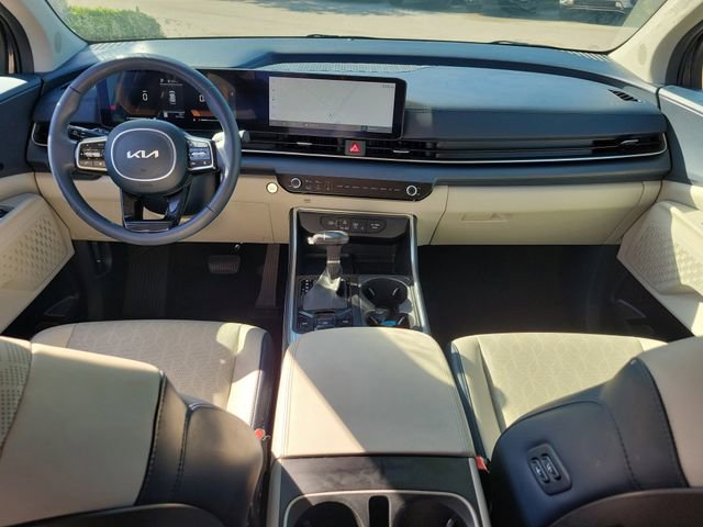 Certified 2025 Kia Carnival EX FWD image 12