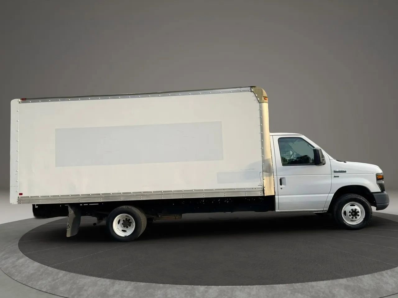 Used 2016 Ford E-350 and Econoline 350 Super Duty RWD image 9