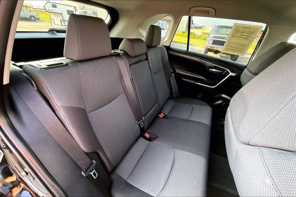 Used 2025 Toyota RAV4 XLE AWD/4WD image 26