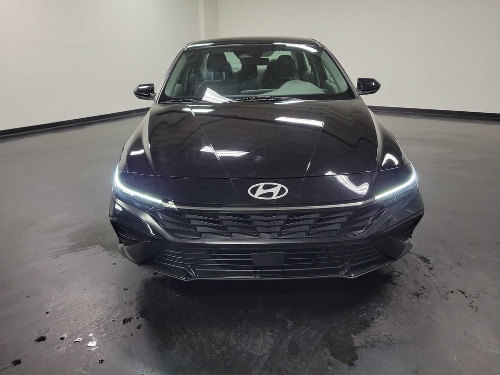 Used 2024 Hyundai Elantra SE FWD image 3