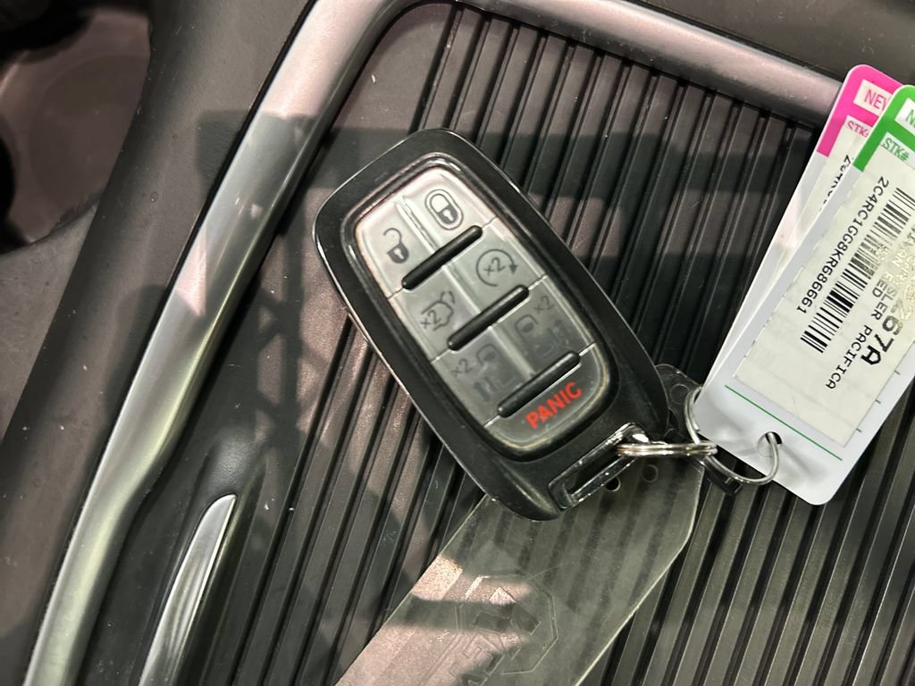 Used 2019 Chrysler Pacifica Limited w/ S Appearance Package FWD image 22