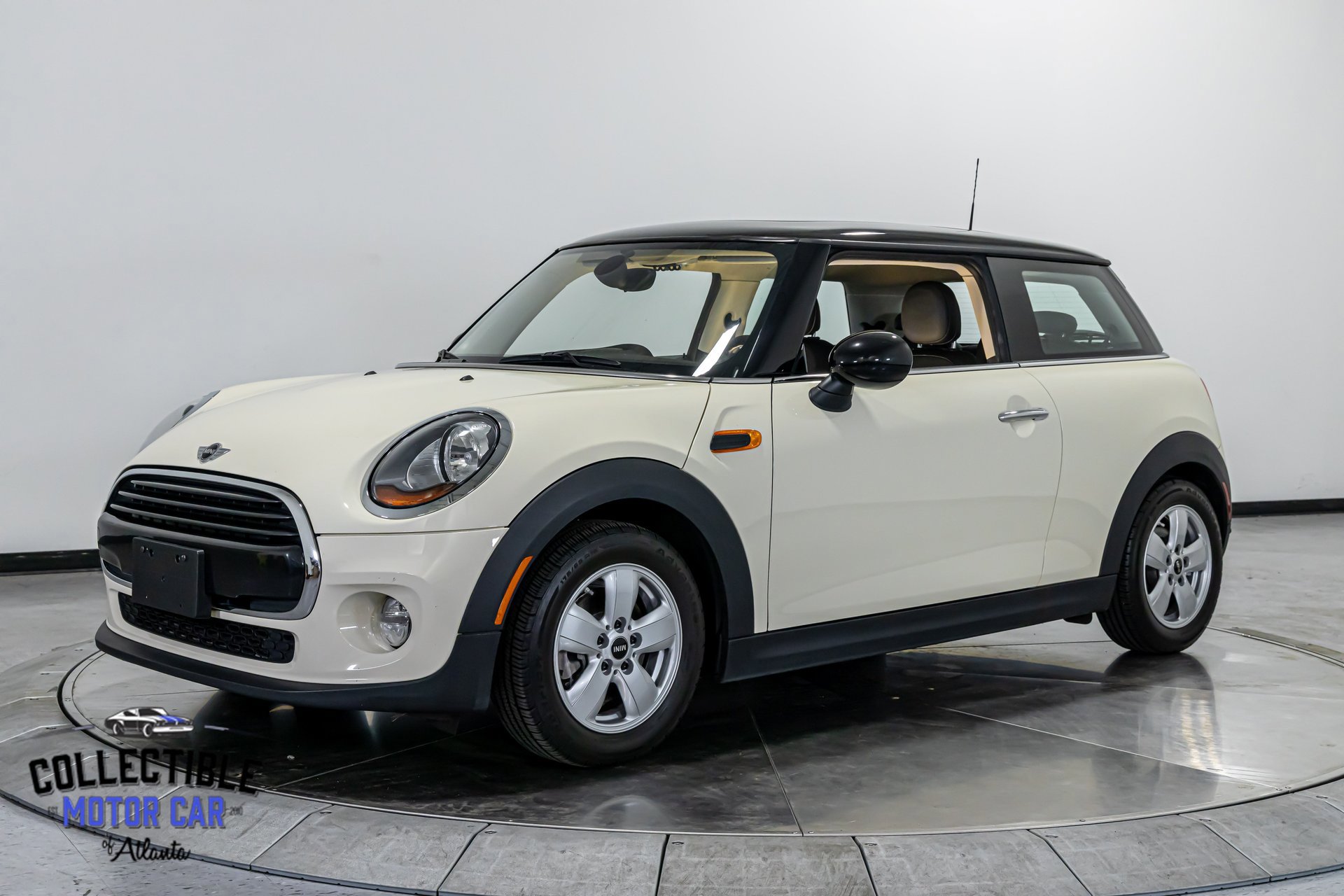 Used 2018 MINI Cooper 2-Door Hardtop image 2