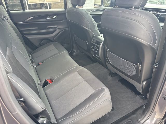 Used 2023 Jeep Grand Cherokee Laredo X image 34