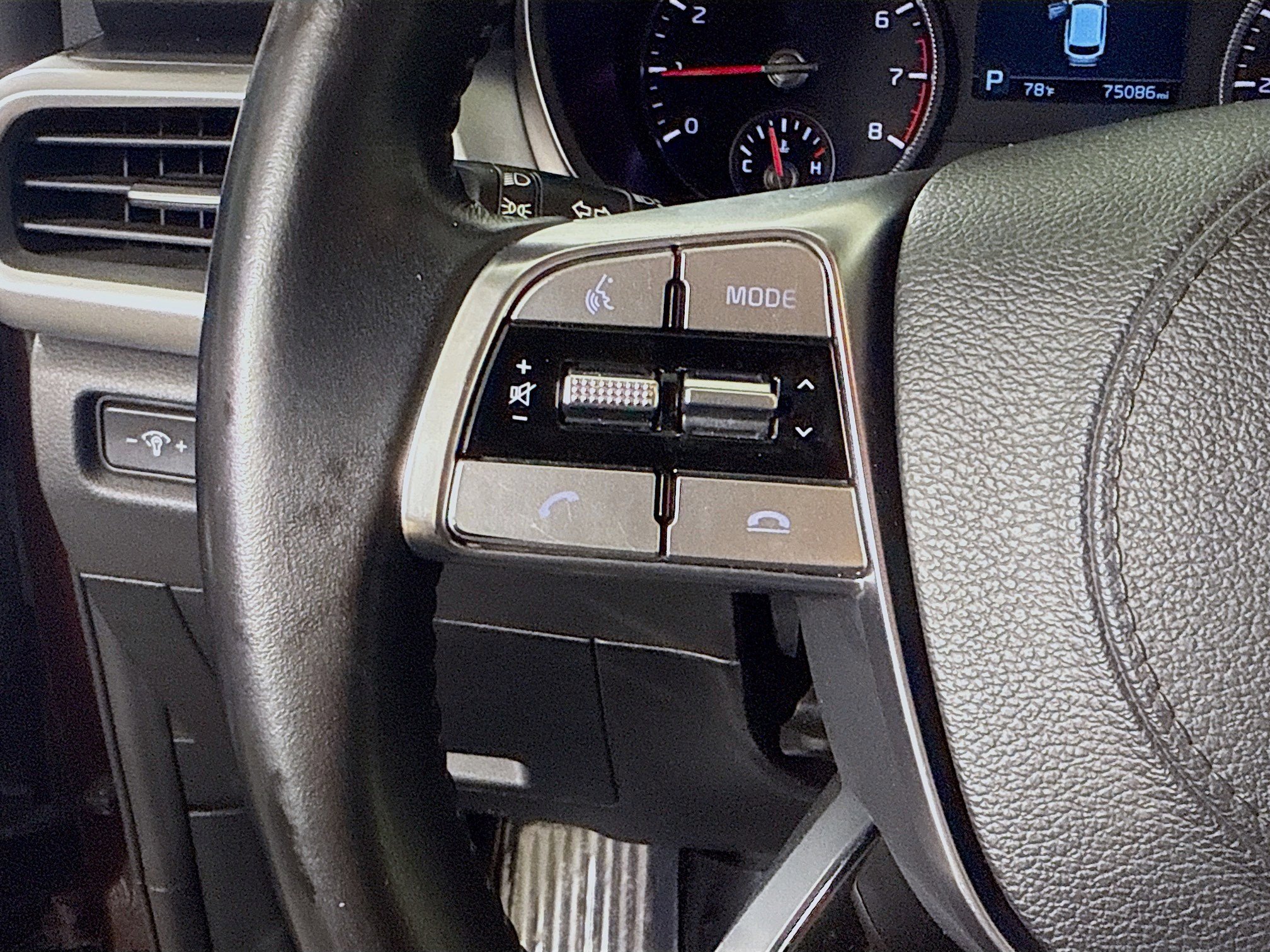 Used 2020 Kia Telluride LX image 14