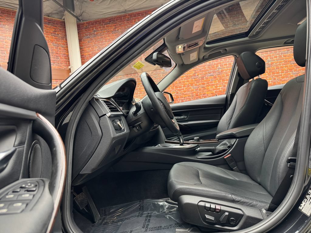 Used 2015 BMW 320i xDrive Sedan AWD/4WD image 23