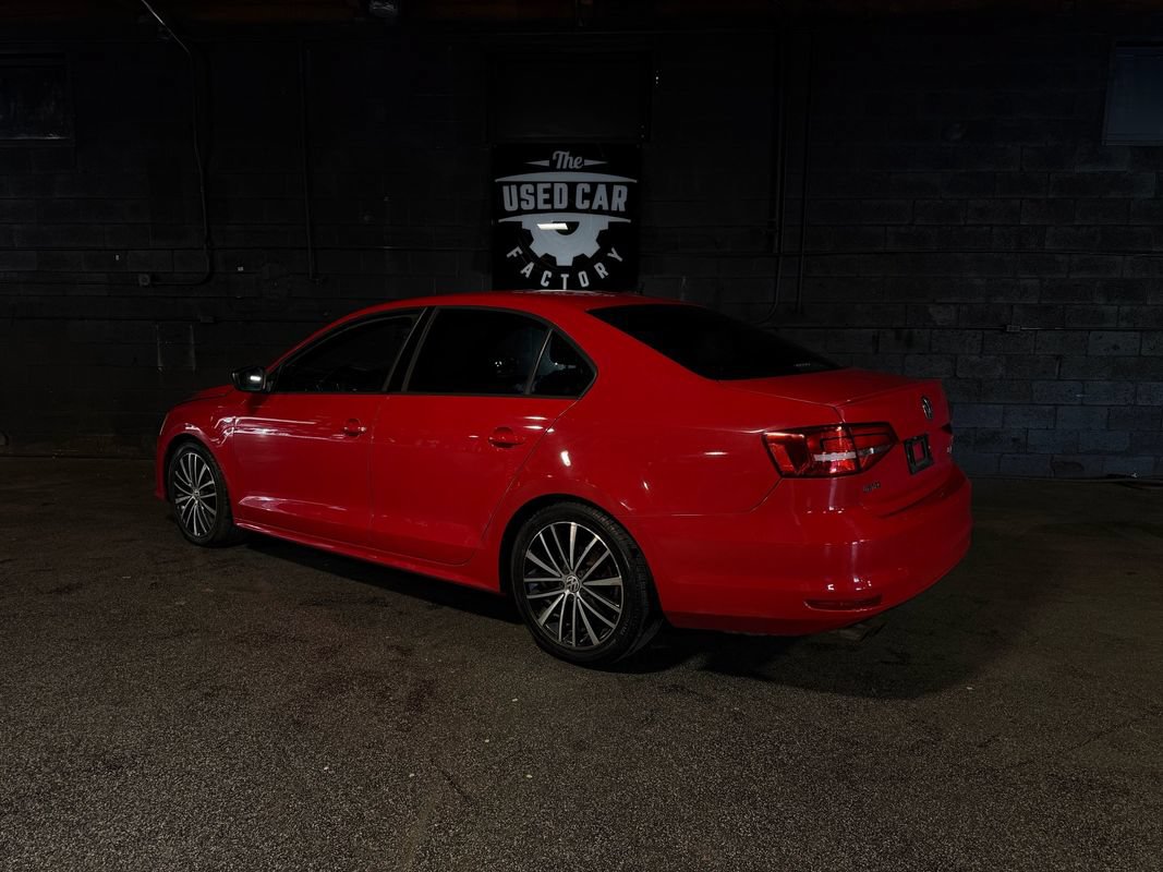 Used 2015 Volkswagen Jetta Sport FWD image 3