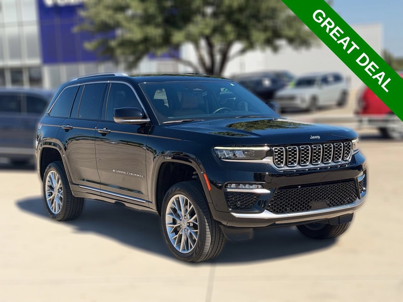 Used 2023 Jeep Grand Cherokee Summit w/ Luxury Tech Group V AWD/4WD image 5